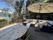 Casa en venta junto al lago con amplia terraza y...