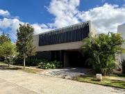 Casa en venta en la privada Kutz, dentro del Yucatán...