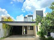 CASA EN VENTA EN LA PRIVADA YAAX BEH, CONKAL