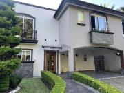 Residencia con jardín en La Providencia frente a Town Square