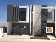 CASA EN VENTA EN LA RESERVA JURIQUILLA DE TRES RECAMARAS...