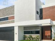 Casa en venta en La Riviera Veracruzana con 4...