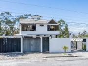 CASA EN VENTA EN LA URBANIZACION LA MARCA EN LA MITAD...