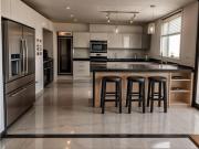 Casa en Venta en La Vista, 4 Habitaciones, una en PB,...