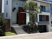 Casa en Venta en La Vista Country Club con 5 recámaras y...