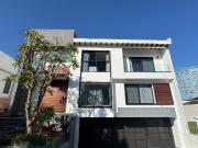 Casa en Venta en La Vista Country Club con 5 recámaras y...