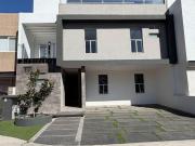 CASA EN VENTA EN LA VISTA, RECAMARA EN PB, ROOF GARDEN,...