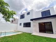 CASA EN VENTA EN LA ZONA COUNTRY DE MÉRIDA, EN PRIVADA