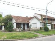 Casa en venta en la zona de Parque Luro. 2 dormitorios....