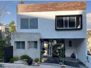CASA EN VENTA EN LAGO ESMERALDA