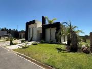 Casa en venta en Lagos de Canning !