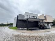 CASA EN VENTA EN LAGO DE JURIQUILLA RESIDENCIAL