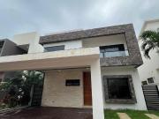 Casa en Venta en Lagos del Sol | Alberca, Jard?n y...