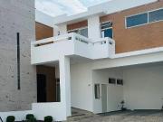 CASA EN VENTA EN LAGOS DEL VERGEL