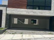 CASA EN VENTA EN LAS AGUILAS