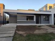 Casa en Venta en Las Cañitas, 3 dormitorios, toda en...