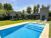 Casa en venta en las delicias, con pileta