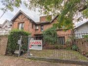 Casa en Venta en Las lomas. Buen jardín y gran quincho...