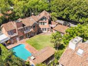 CASA EN VENTA en LAS LOMAS DE SAN ISIDRO con AMPLIOS... CASA EN VENTA en LAS LOMAS DE SAN ISIDRO con AMPLIOS...
