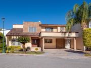 ¡ OPORTUNIDAD ÚNICA ! CASA A LA VENTA EN LAS VILLAS