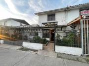 Casa En Venta En Lincoln Con Patio Y Bodega