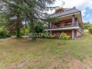 Casa en venta en Llinars del Vallès. Casa con jardín y...