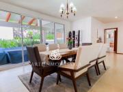 Casa en venta en Loma de Valle con hermoso jardín plano....