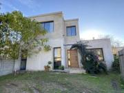 Casa en venta en Loma Verde, barrio semi privado,...