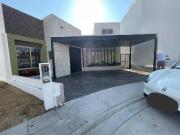 Casa en venta en LomAlta de Tres Marías, doble terreno,...