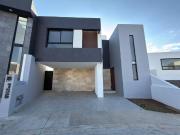 CASA EN VENTA EN LOMALTA TRES MARÍAS