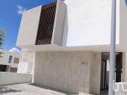 Casa en Venta en Privado Loma Alta Tres Marías, con...