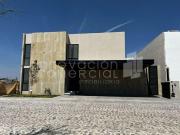 Casa en Venta en Lomas Campanario Norte con excelentes...