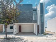 CASA EN VENTA EN LOMAS DE ANGELÓPOLIS