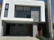 CASA EN VENTA EN LOMAS DE ANGELOPOLIS
