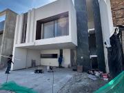 CASA EN VENTA EN LOMAS DE ANGELOPOLIS