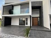 CASA EN VENTA EN LOMAS DE ANGELOPOLIS