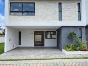 CASA EN VENTA EN LOMAS DE ANGELOPOLIS