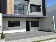 CASA EN VENTA EN LOMAS DE ANGELOPOLIS