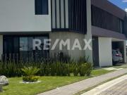 CASA EN VENTA EN LOMAS DE ANGELOPOLIS