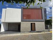 CASA EN VENTA EN LOMAS DE ANGELOPOLIS