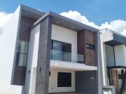 Casa en venta en Lomas de Angelópolis en parque Oaxaca