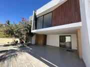 Casa en venta en Lomas de Angelópolis II, con 4...