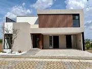 CASA EN VENTA EN LOMAS DE ANGELOPOLIS II, PUEBLA MODERNA...