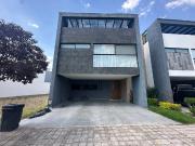 Casa en Venta en Lomas de Angelopolis, Parque Baja...