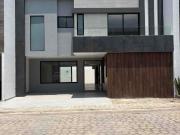 CASA EN VENTA EN LOMAS DE ANGELOPOLIS PUEBLA, 4...