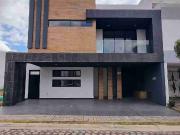 CASA EN VENTA EN LOMAS DE ANGELOPOLIS, PUEBLA ACABADOS...