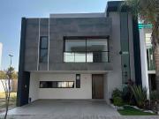 CASA EN VENTA EN LOMAS DE ANGELOPOLIS, PUEBLA UBICADA A...