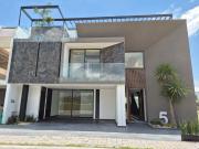 CASA EN VENTA EN LOMAS DE ANGELÓPOLIS ZONA CASCATTA