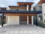 CASA EN VENTA EN LOMAS DE CAMPANARIO NORTE, CON CUARTO...