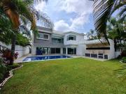 Casa en venta en Lomas de Cocoyoc con acabados de lujo y...